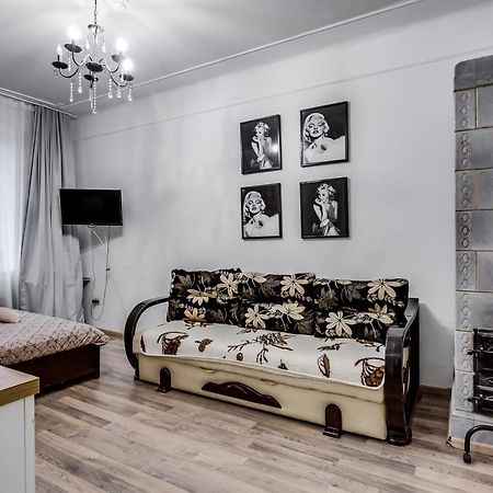Apartment Near Circus Lviv Eksteriør billede