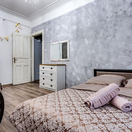 Apartment Near Circus Lviv Eksteriør billede